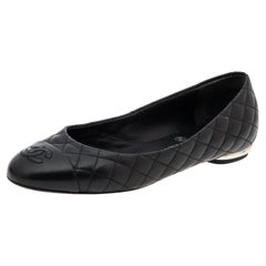 Chanel Schwarze gesteppte Leder CC Cap Toe Ballettschuhe Größe 36,5