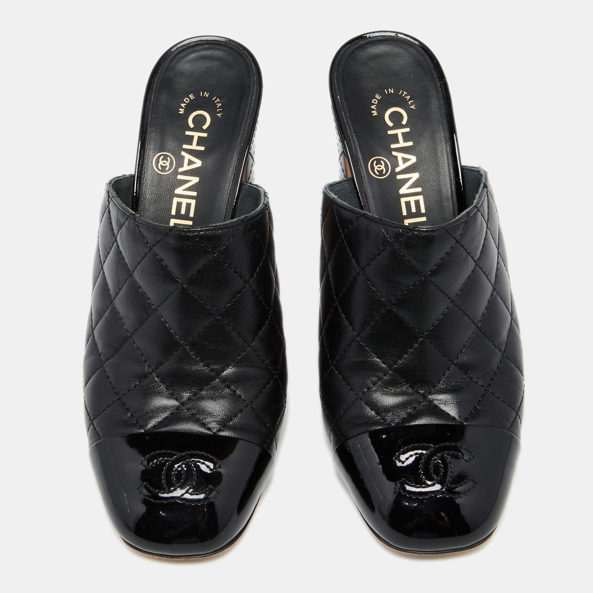 Enriched with exquisite details, these Chanel mules are the epitome of sophistication and grace. The 8cm heels of this pair will reflect luxury in every step. Created from quilted leather and patent leather, the 'CC' logo on the cap toes make these