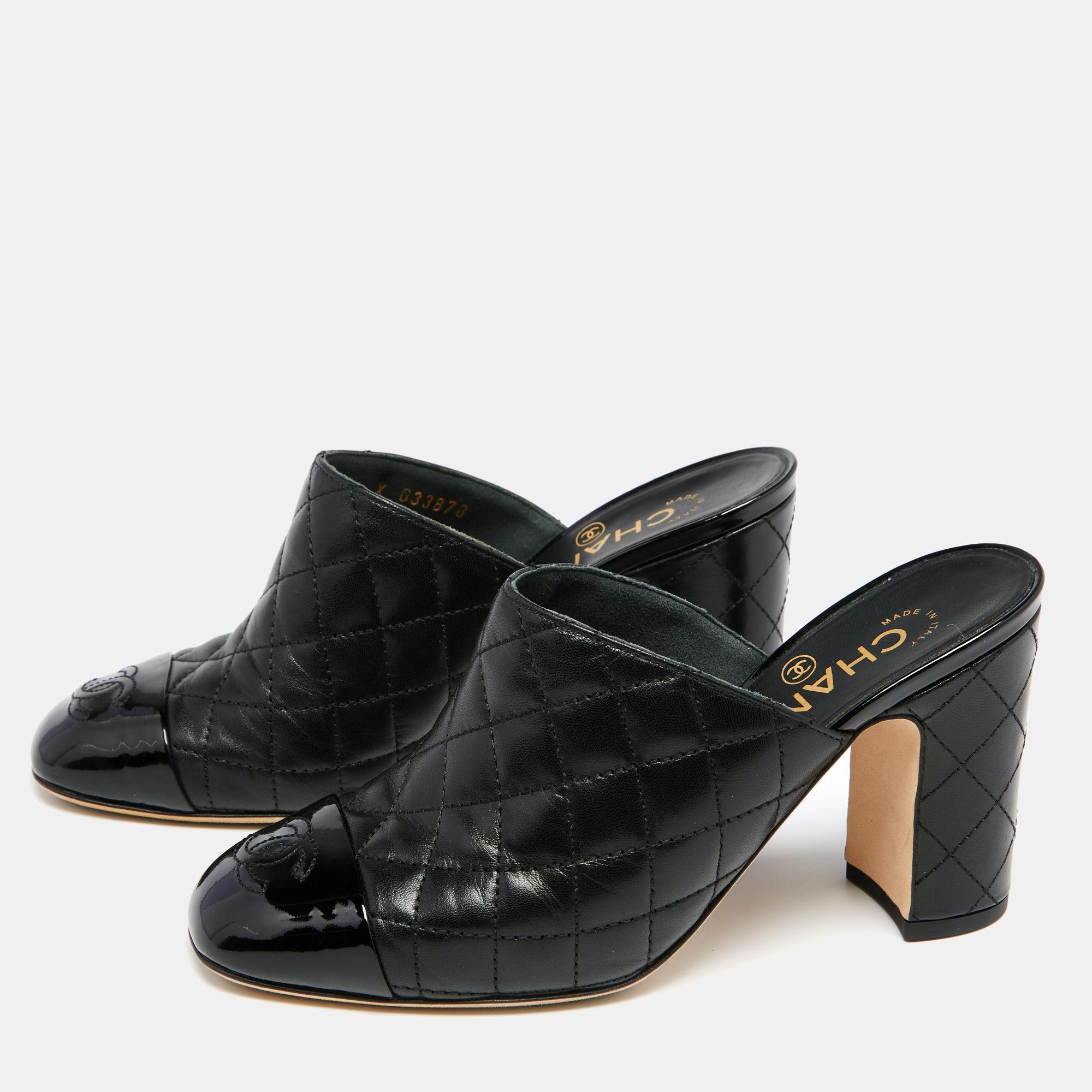 Chanel Black Quilted Leather CC Cap Toe Mules Size 36.5 In Good Condition In Dubai, Al Qouz 2