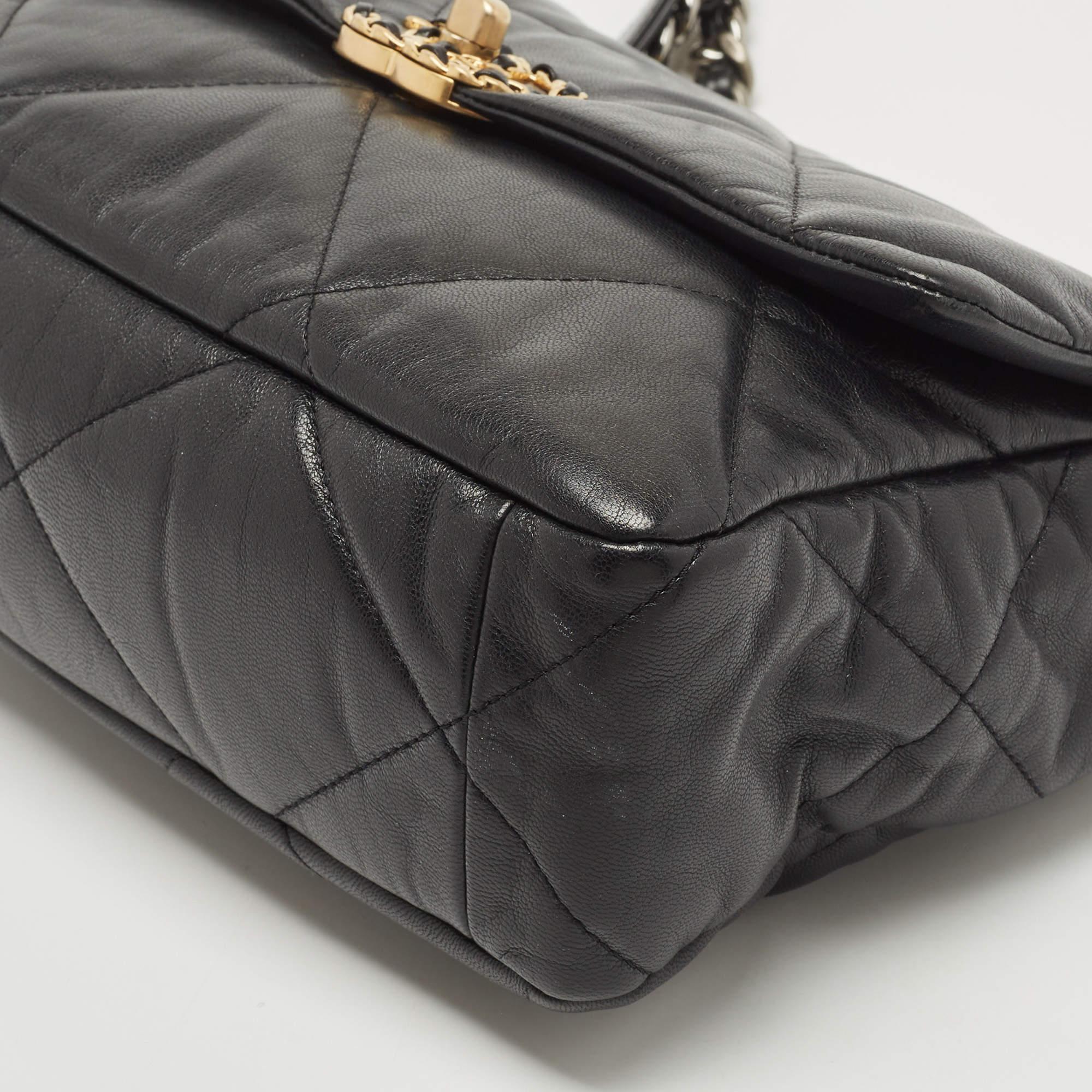 Chanel Black Quilted Leather CC Chain Link 19 Flap Bag For Sale 10