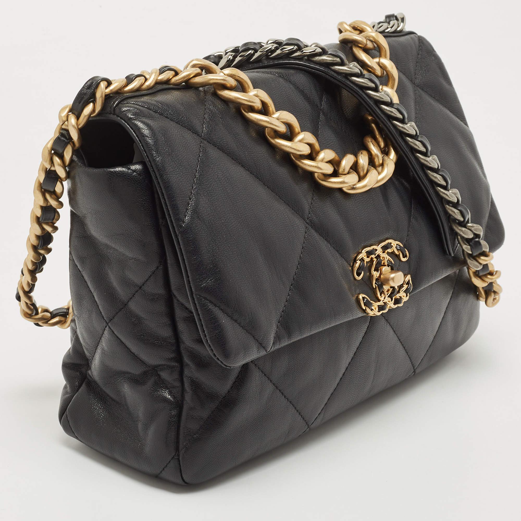 Women's Chanel Black Quilted Leather CC Chain Link 19 Flap Bag For Sale