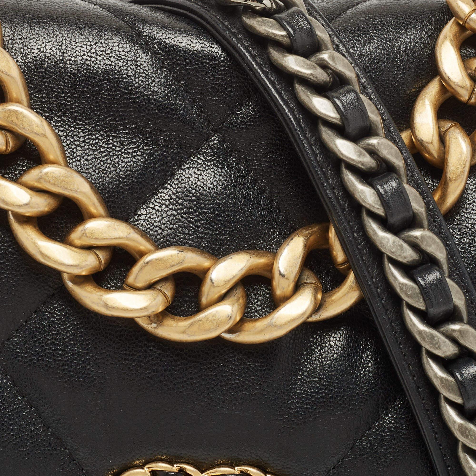 Chanel - Sac à rabat en cuir matelassé noir à maillons CC 19 en vente 3