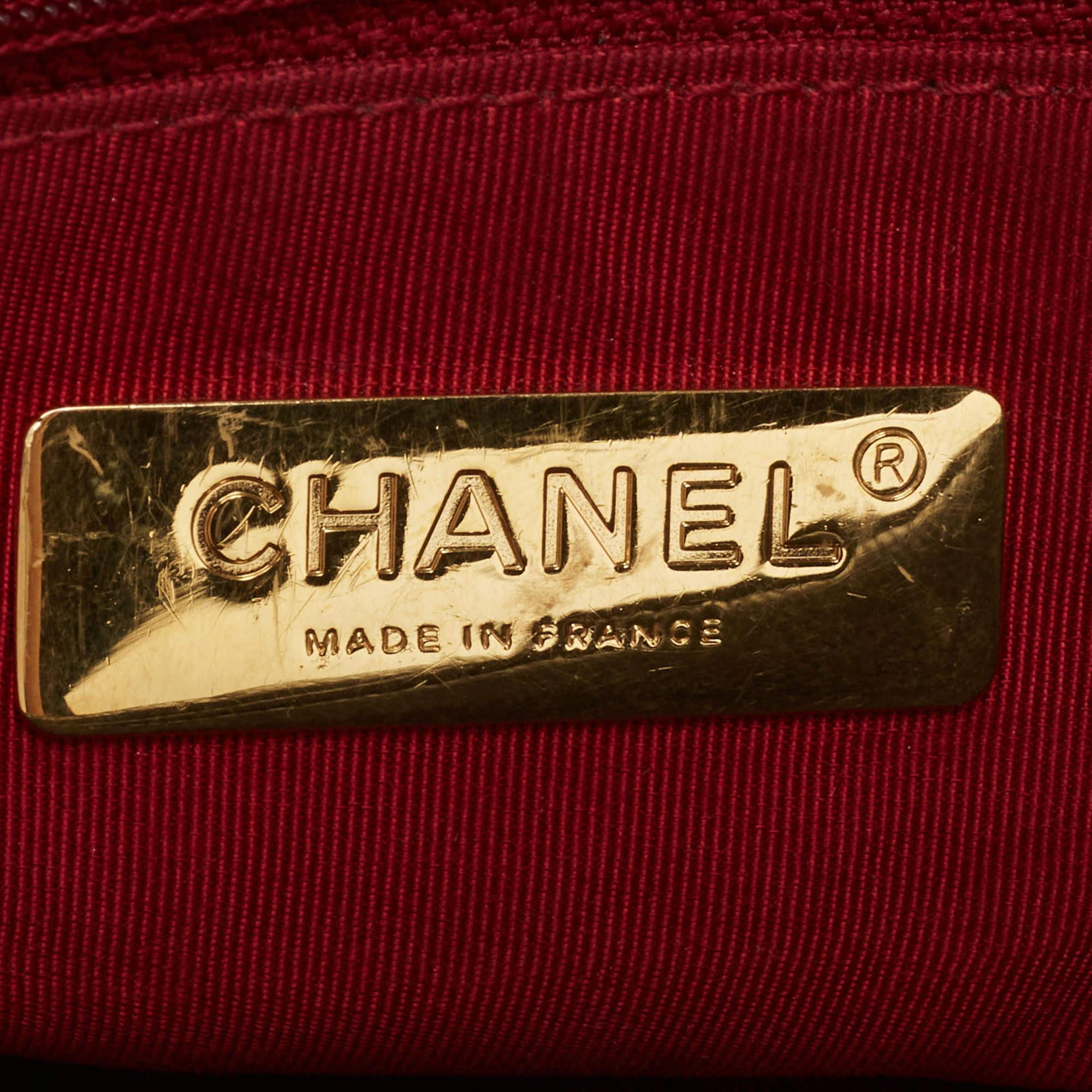 Chanel - Sac à rabat en cuir matelassé noir à maillons CC 19 en vente 5