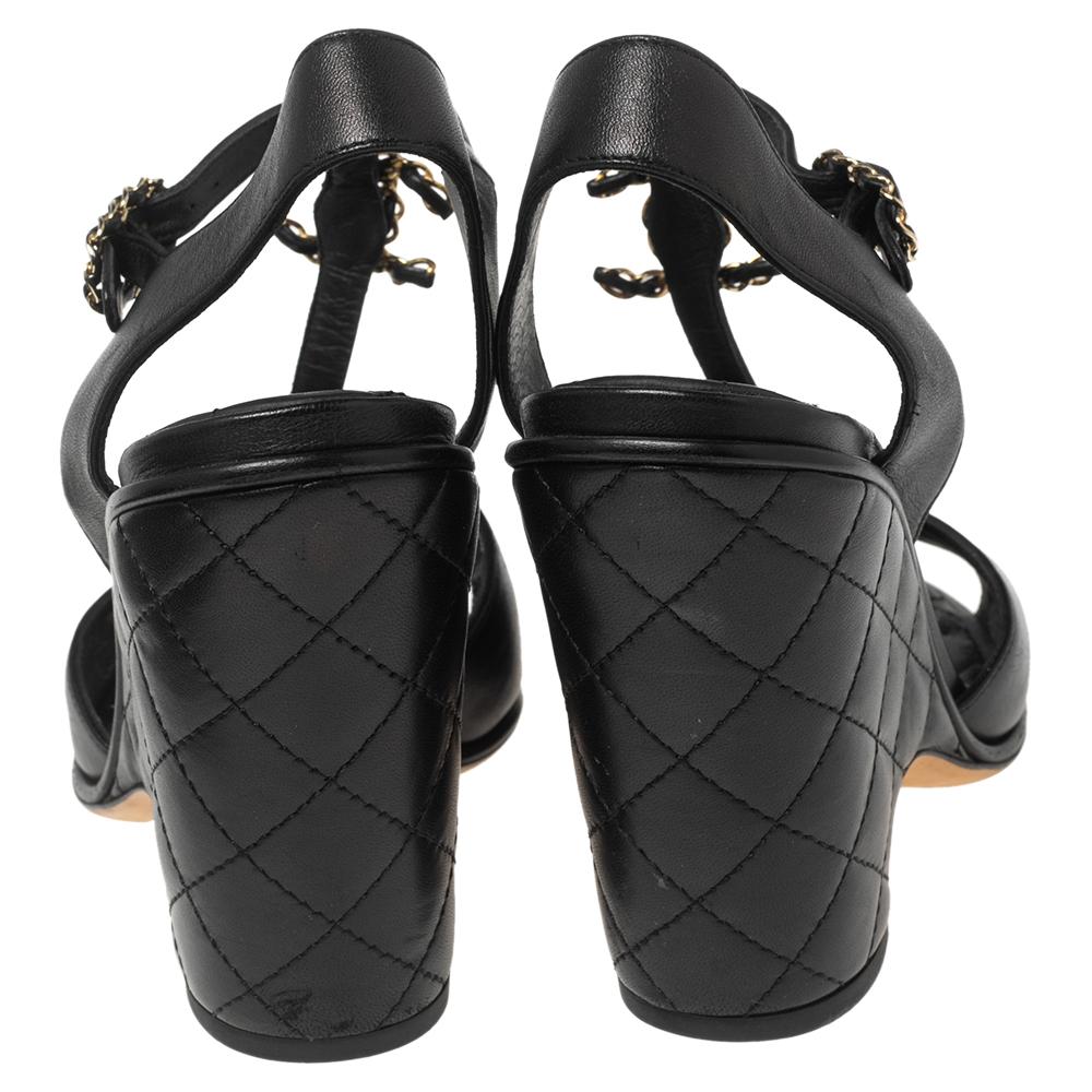 Chanel Black Quilted Leather CC Chain Wedge Platform Sandals Size 39 In Good Condition In Dubai, Al Qouz 2