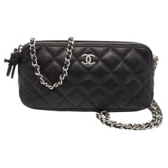 Chanel Schwarze gesteppte Leder CC Clutch mit doppeltem Reißverschluss und Kette