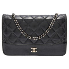 Chanel Schwarzes gestepptes Leder CC Gabrielle Brieftasche an Kette