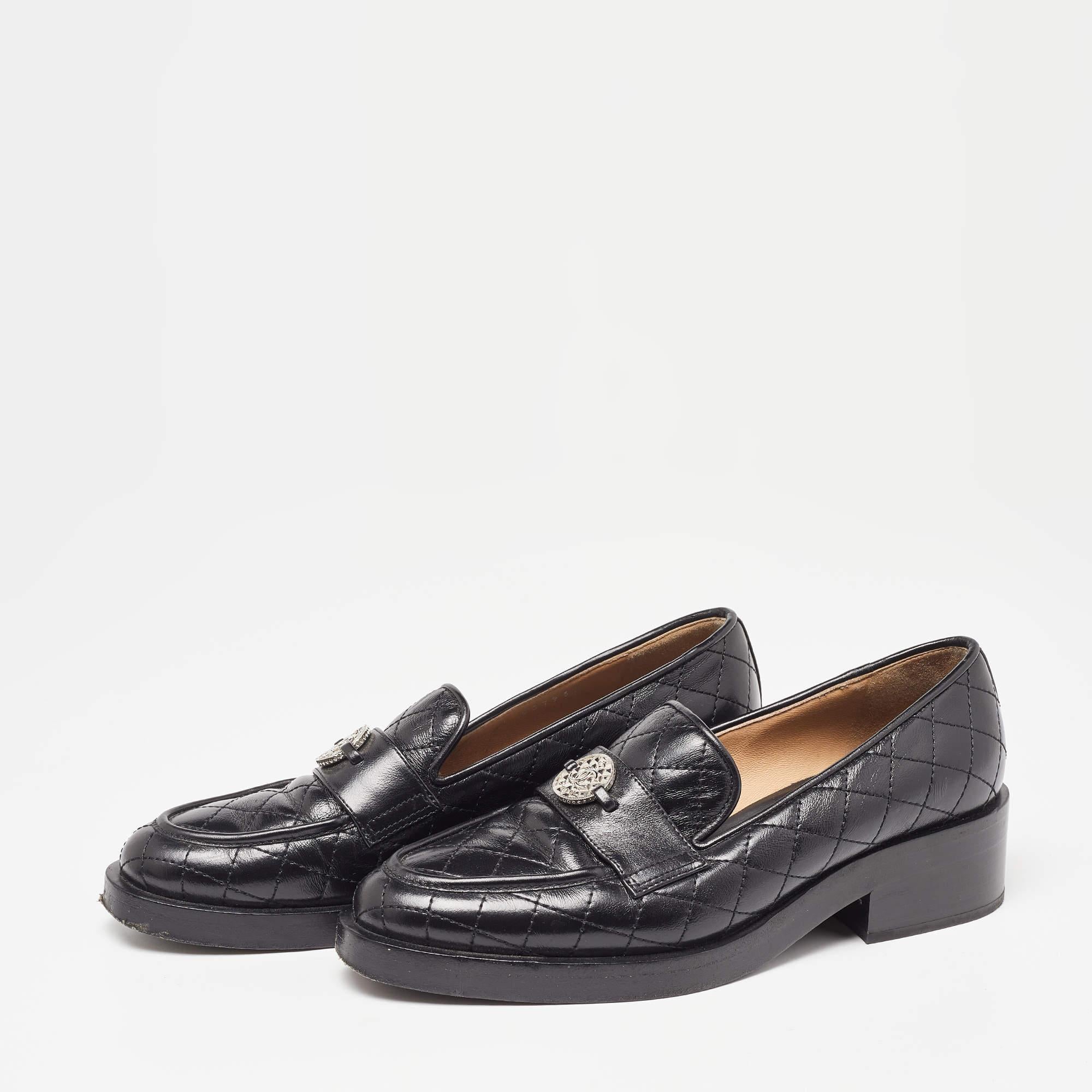 Practical, fashionable, and durable—these designer loafers are carefully built to be fine companions to your everyday style. They come made using the best materials to be a prized buy.

Includes: Original Dustbag