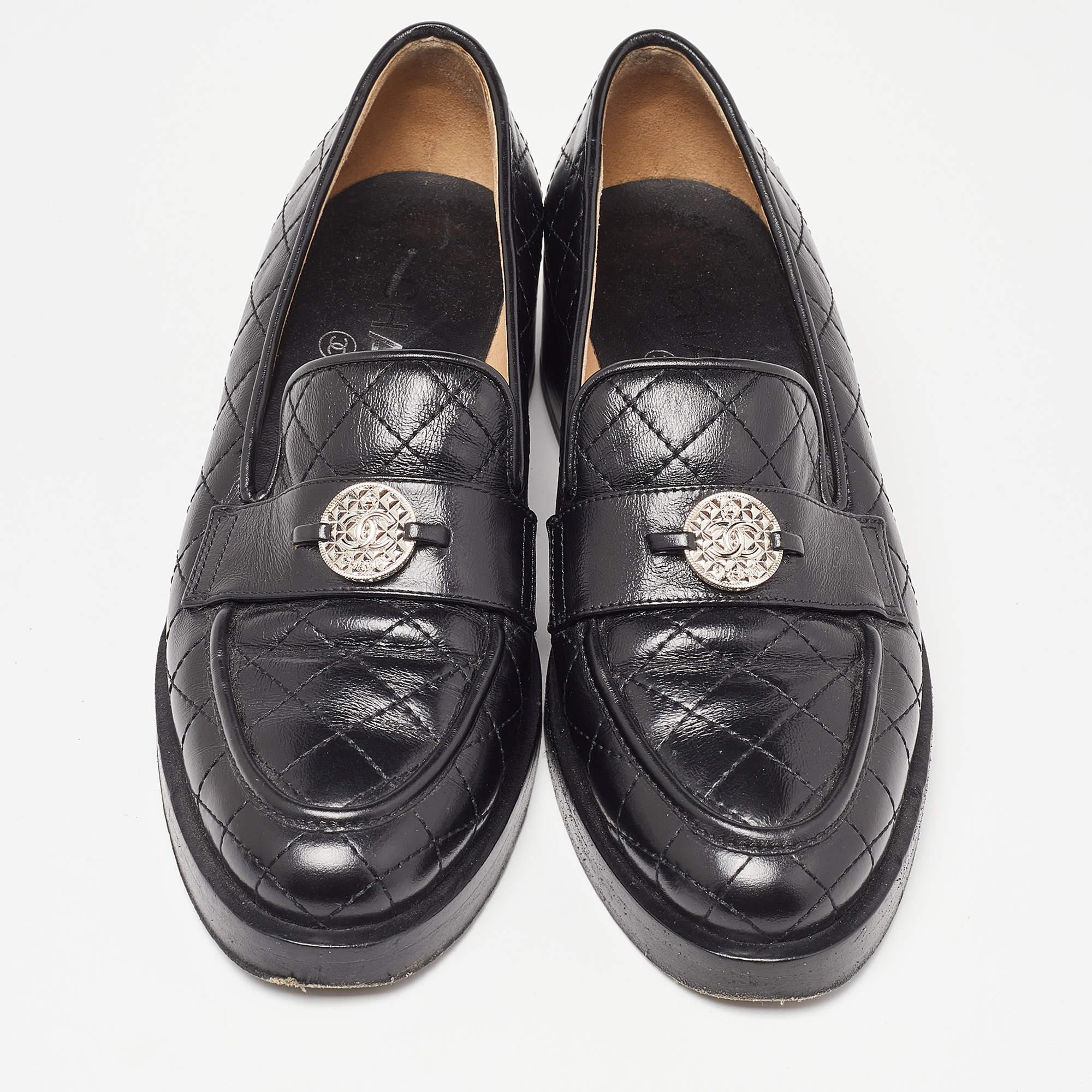 Chanel Black Quilted Leather CC Logo Slip On Loafers Size 36.5 In Good Condition In Dubai, Al Qouz 2