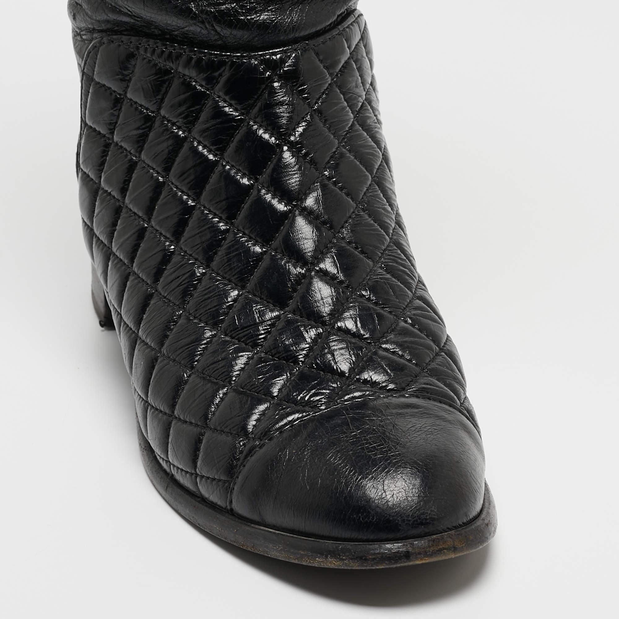 Chanel Black Quilted Leather CC Mid Calf Boots Size 39 In Good Condition For Sale In Dubai, Al Qouz 2