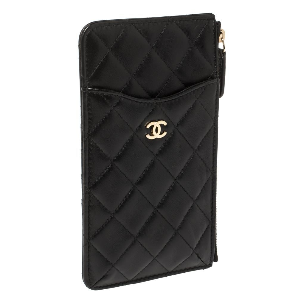 Chanel Black Quilted Leather CC Multi Functional Zip Pouch In Good Condition In Dubai, Al Qouz 2