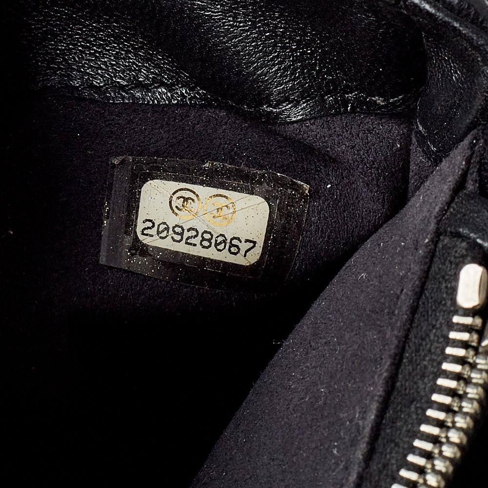 Chanel Schwarzes gestepptes Leder CC O-Mini Telefonhalter Clutch 1