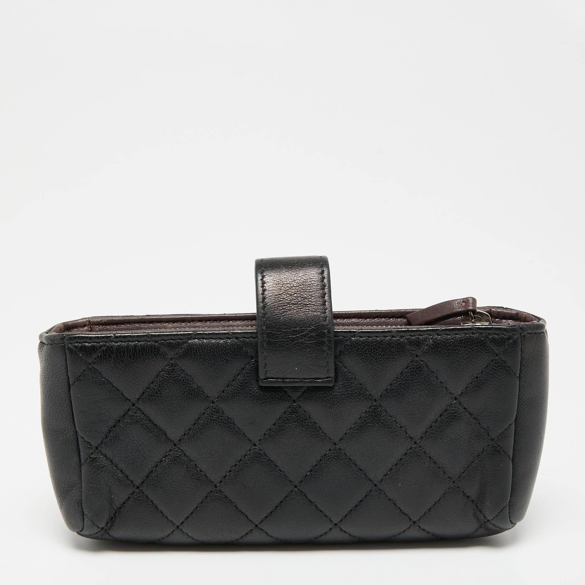 Presenting a phone holder with a fine mixture of charm and utility. This creation from Chanel features a leather quilted body, a CC-detailed strap, and a well-sized interior to carry your phone.

