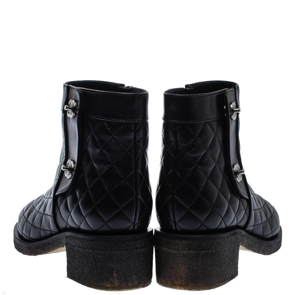 Chanel Black Quilted Leather CC Turnlock Ankle Boots Size 36 In Good Condition In Dubai, Al Qouz 2