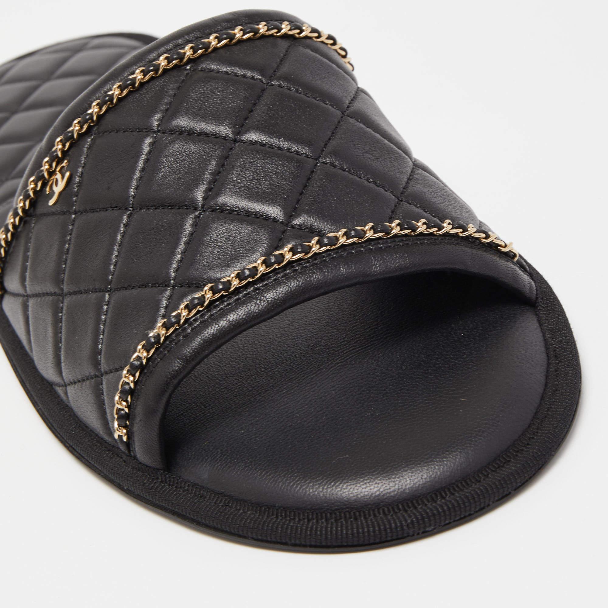 Chanel Black Quilted Leather Chain Flat Slides  In New Condition In Dubai, Al Qouz 2