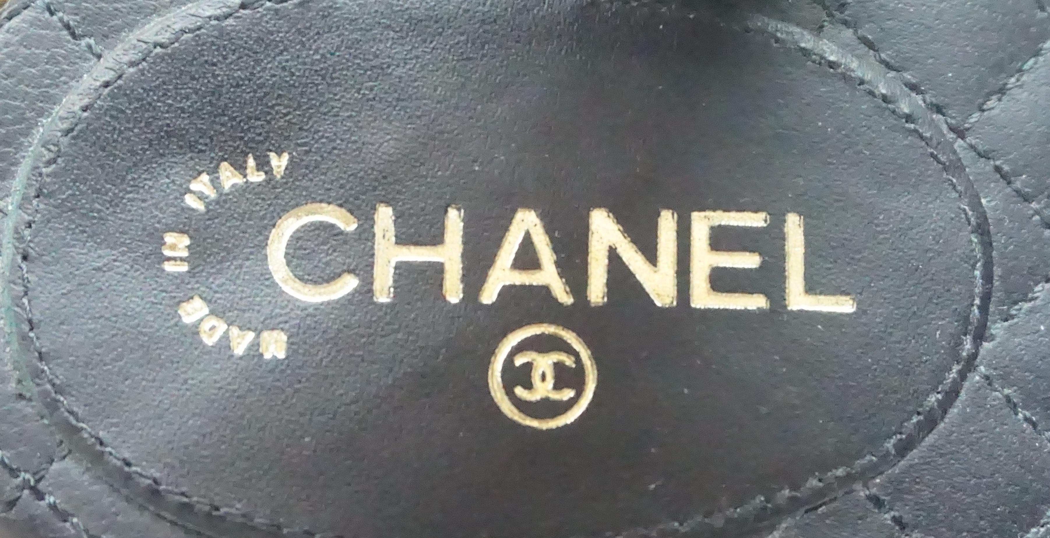 CHANEL BLACK Quilted Leather Chain Wedge-38 1