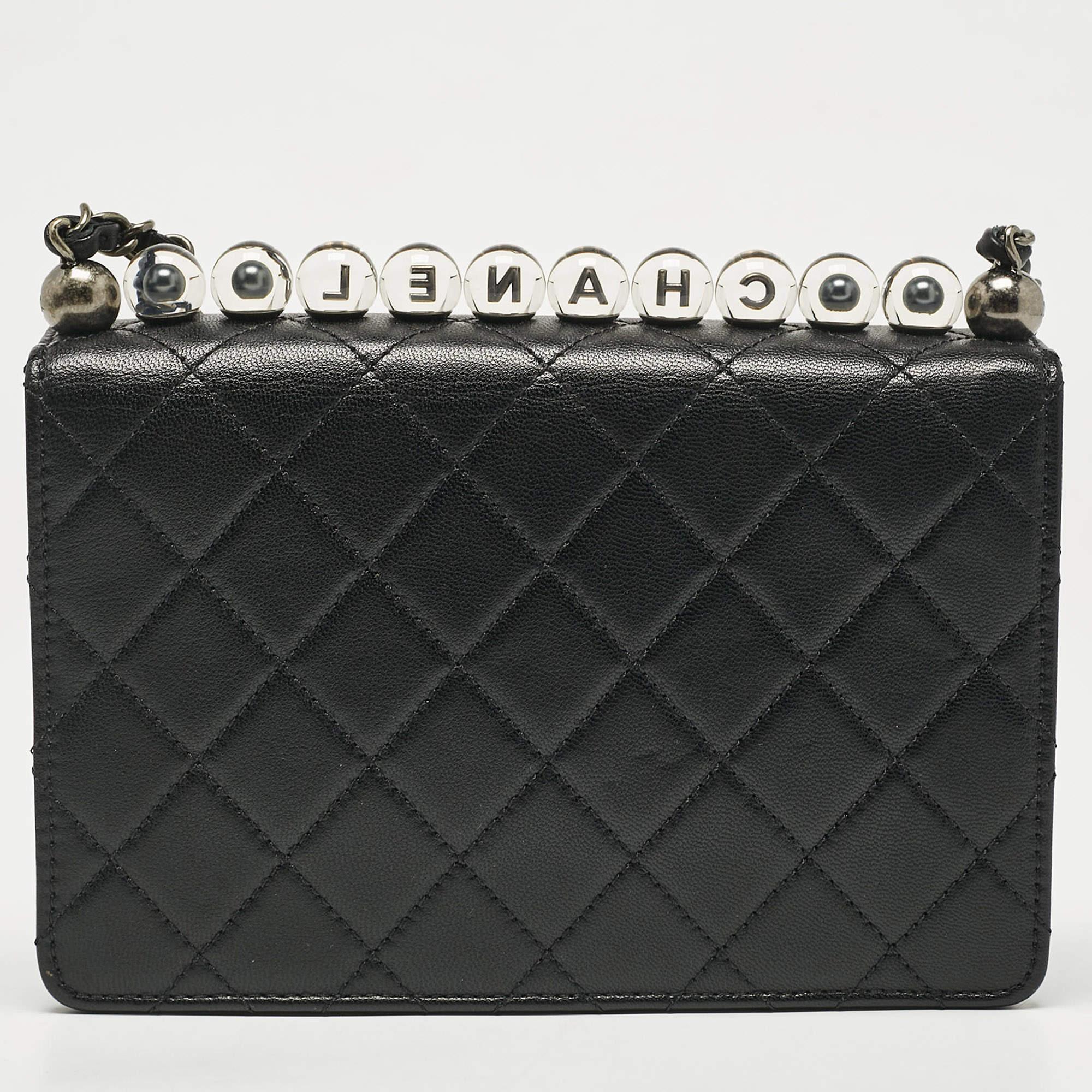 Women's Chanel Black Quilted Leather Chic Pearl Flap Bag For Sale