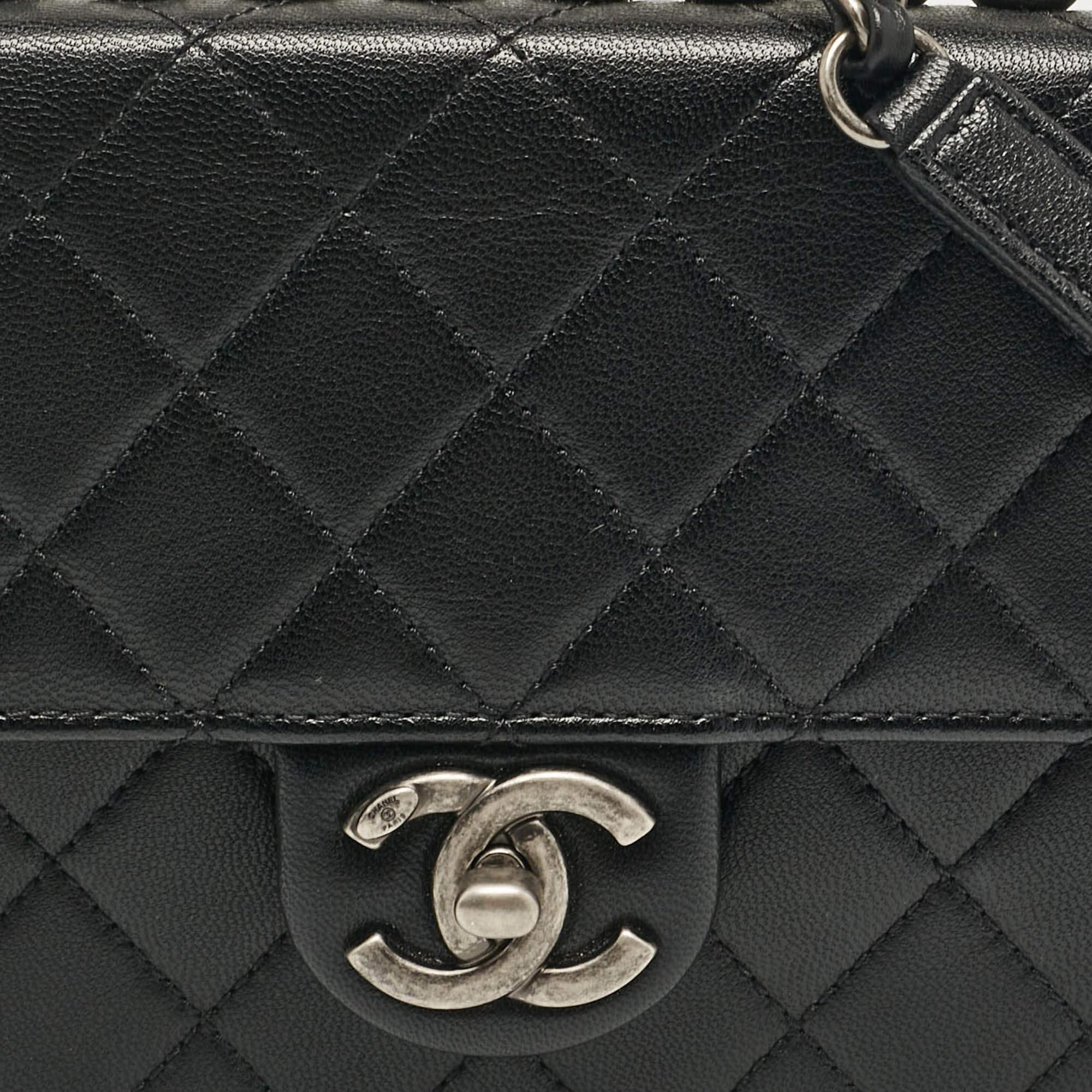 Chanel Black Quilted Leather Chic Pearl Flap Bag For Sale 1