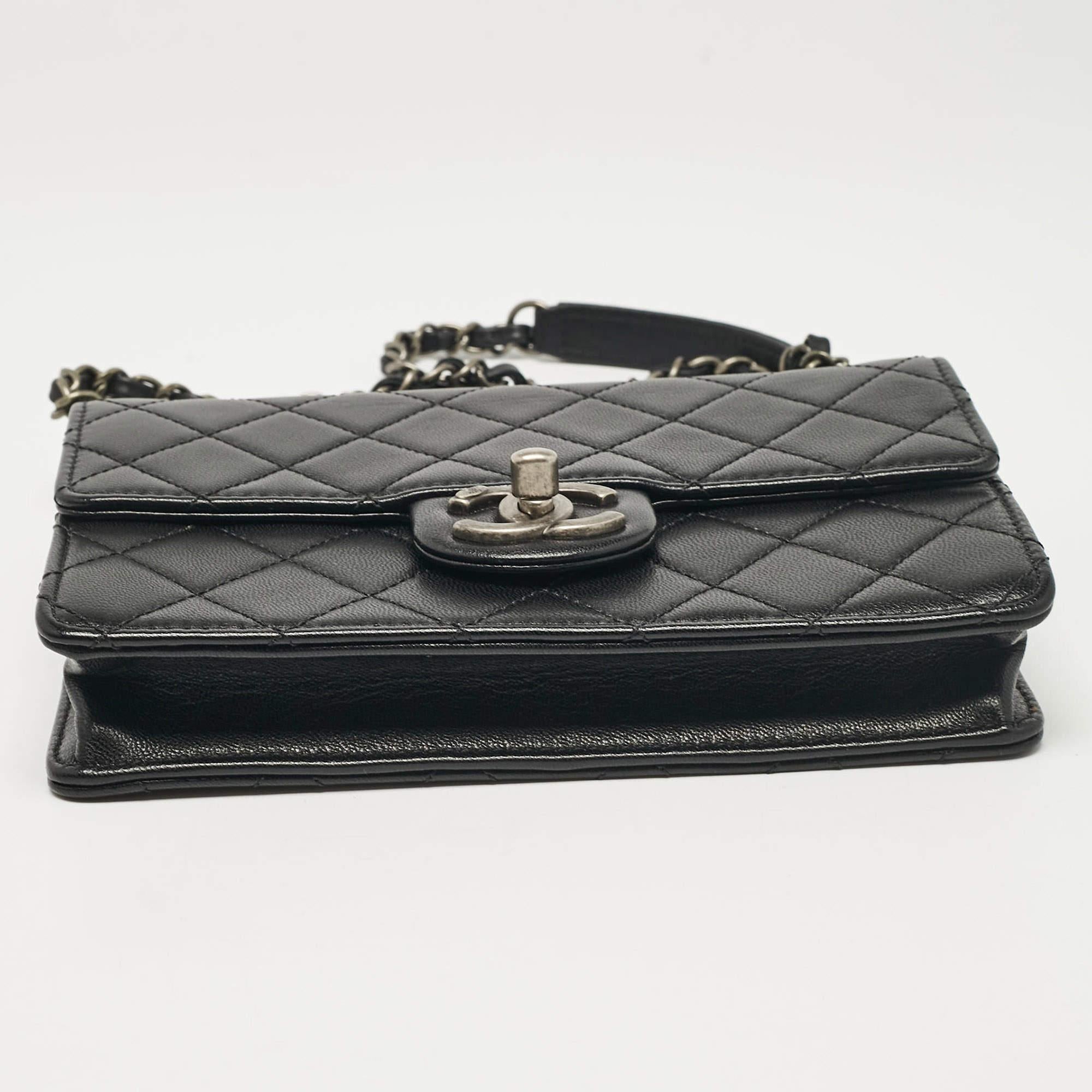 Chanel Black Quilted Leather Chic Pearl Flap Bag For Sale 3