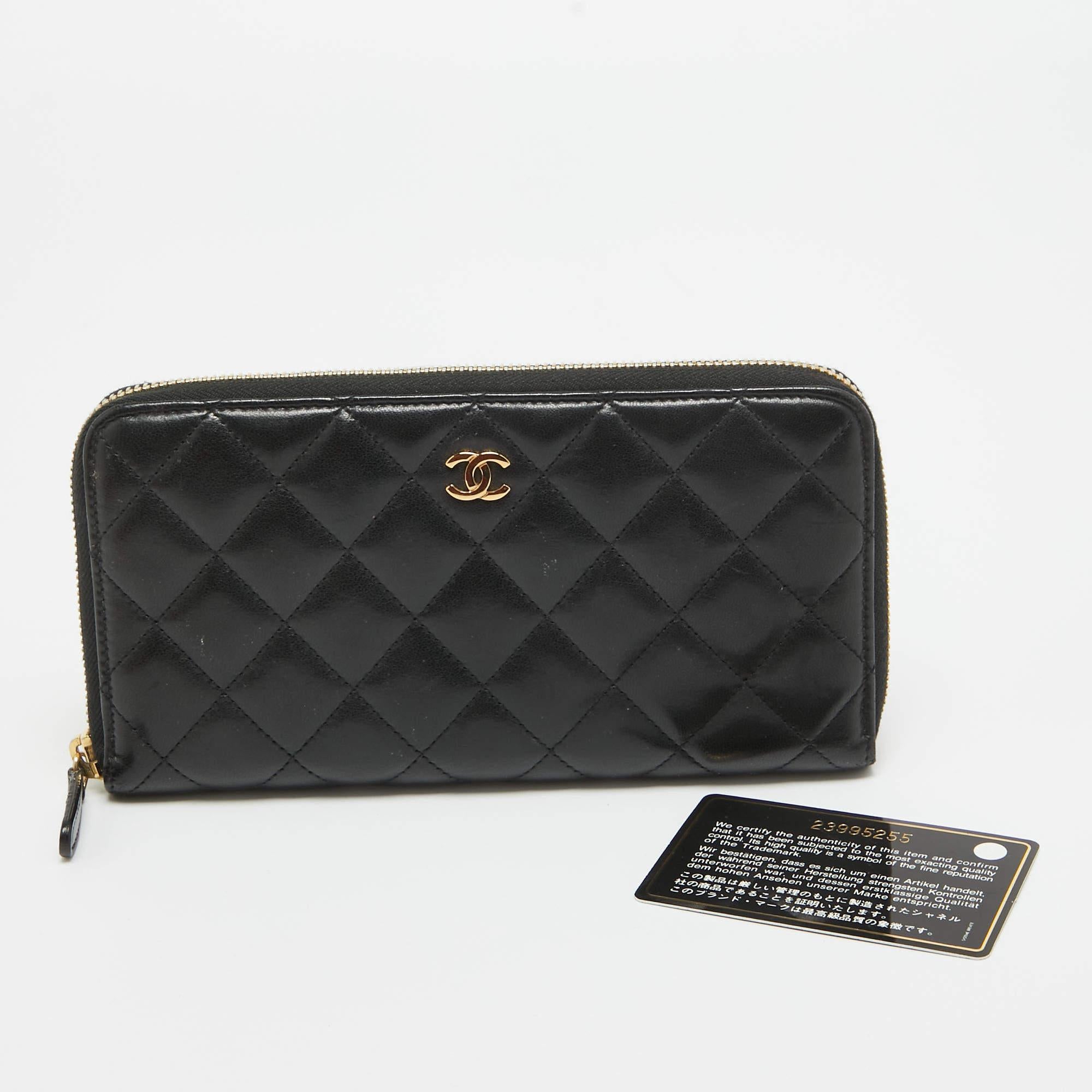 Chanel Black Quilted Leather Classic Zip Around Wallet im Angebot 8