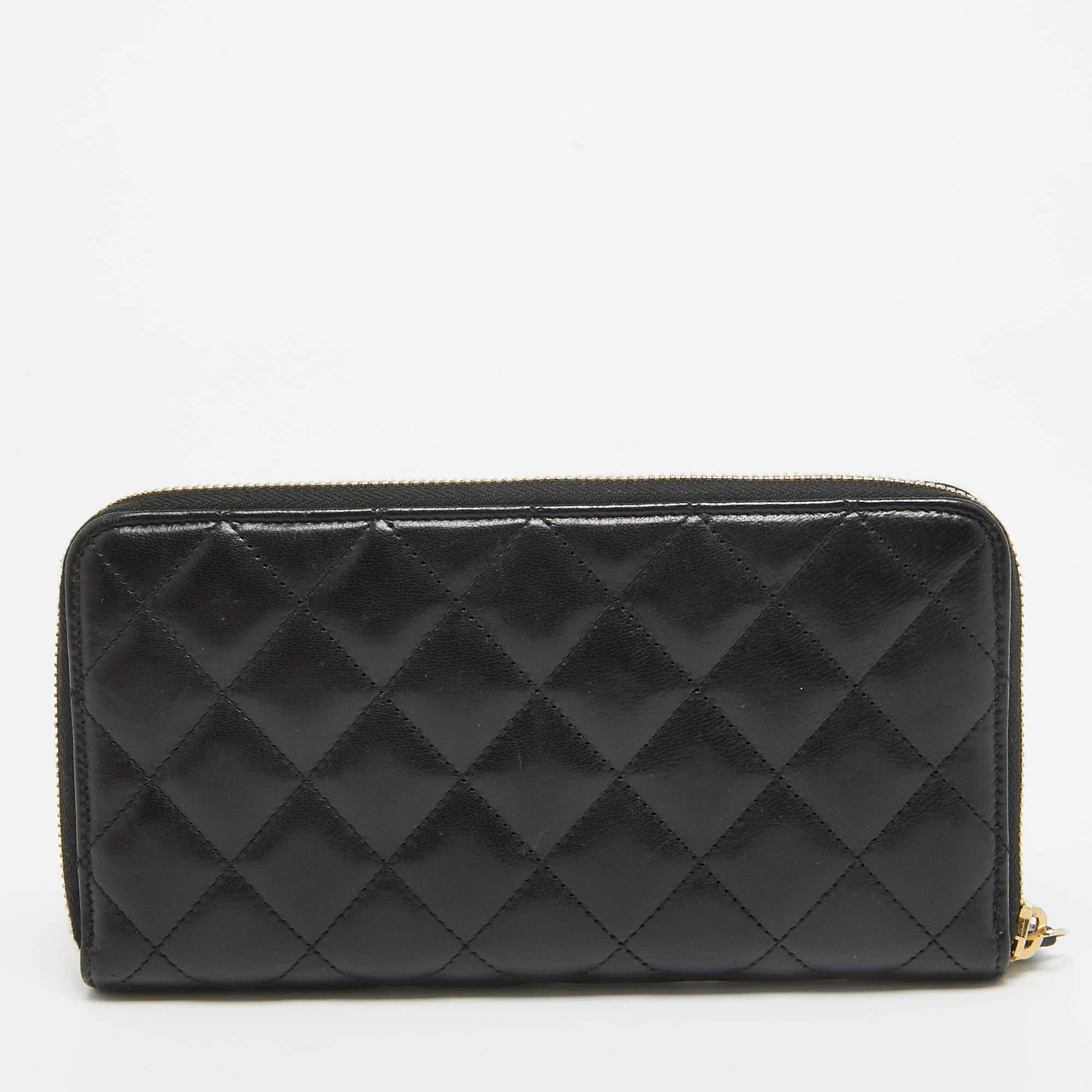 Chanel Black Quilted Leather Classic Zip Around Wallet In Good Condition For Sale In Dubai, Al Qouz 2