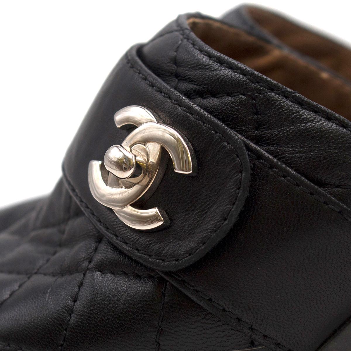Chanel Black Quilted Leather Clogs SIZE 37  In Good Condition In London, GB
