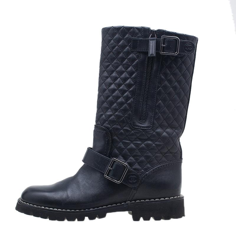 These quilted boots from Chanel are perfect for a biker woman look. With a cemented construction for a lightweight and flexible feel, the boots feature two roller buckles and a zip fastening on the side. The insole is leather