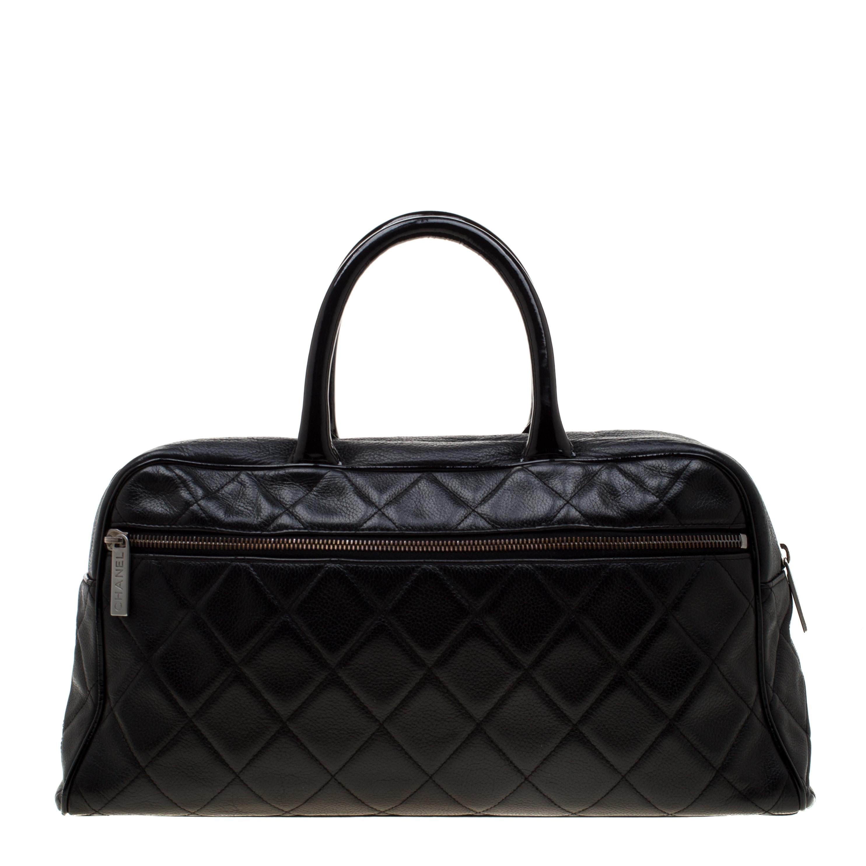 Smoothly glide from day to night with this versatile Boston bag, expertly crafted from the house of Chanel to provide you with superior design with comfort. This bag is crafted with leather and is adorned with the signature quilted pattern all over
