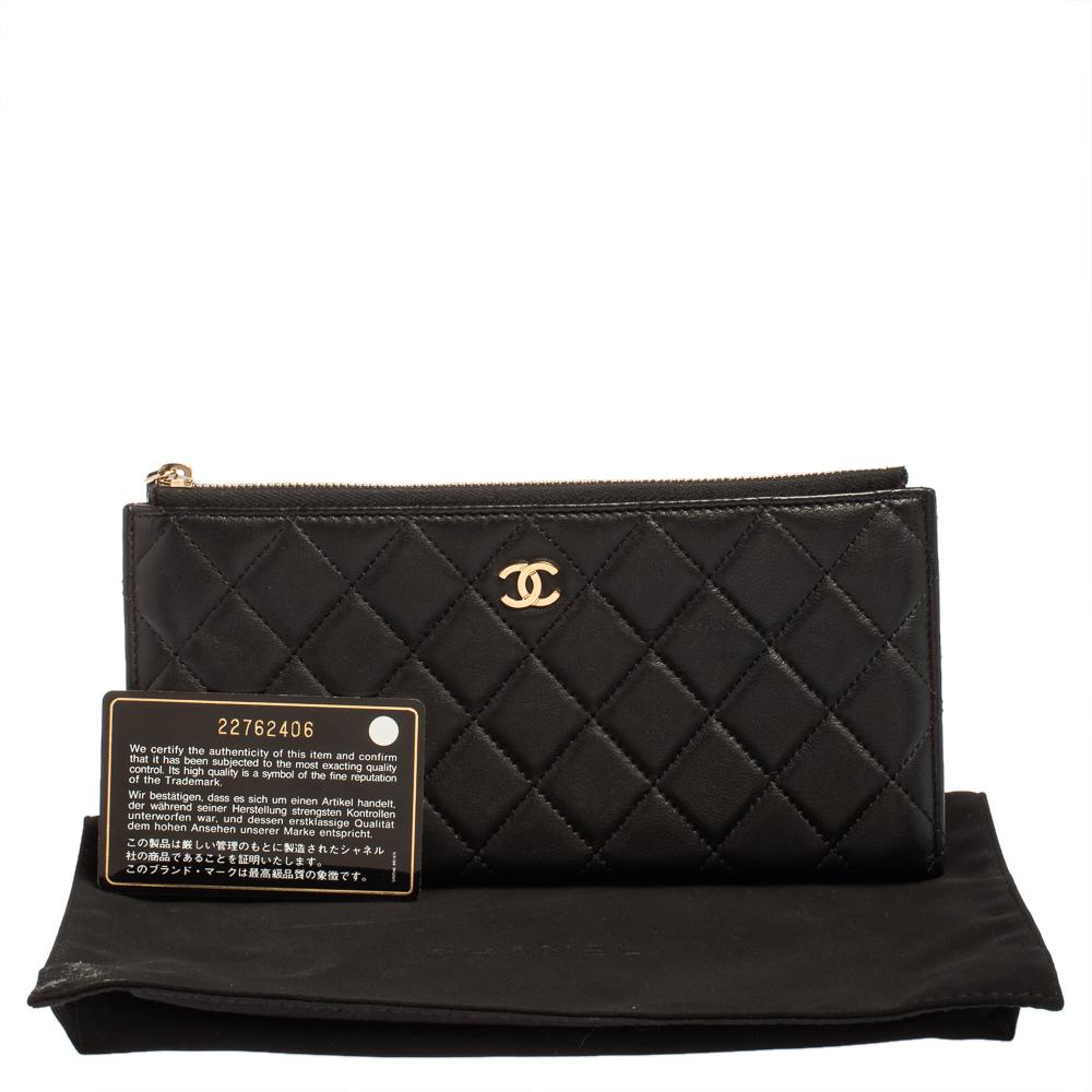 Chanel Schwarzes gestepptes Leder Portemonnaie mit flachem Reißverschluss 6