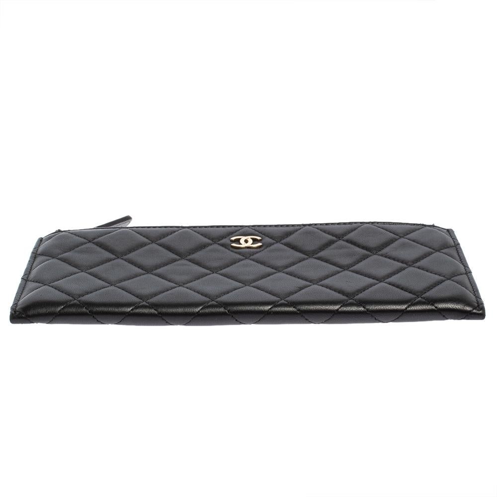 Chanel Schwarzes gestepptes Leder Portemonnaie mit flachem Reißverschluss 1