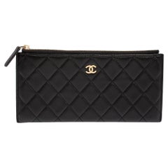 Chanel Schwarzes gestepptes Leder Portemonnaie mit flachem Reißverschluss
