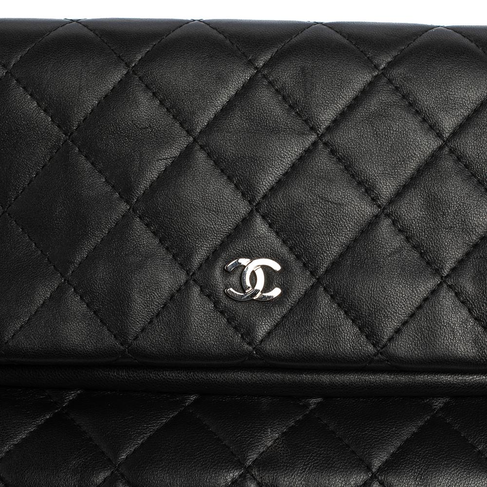 Chanel Black Quilted Leather Fold Over Clutch In Good Condition In Dubai, Al Qouz 2