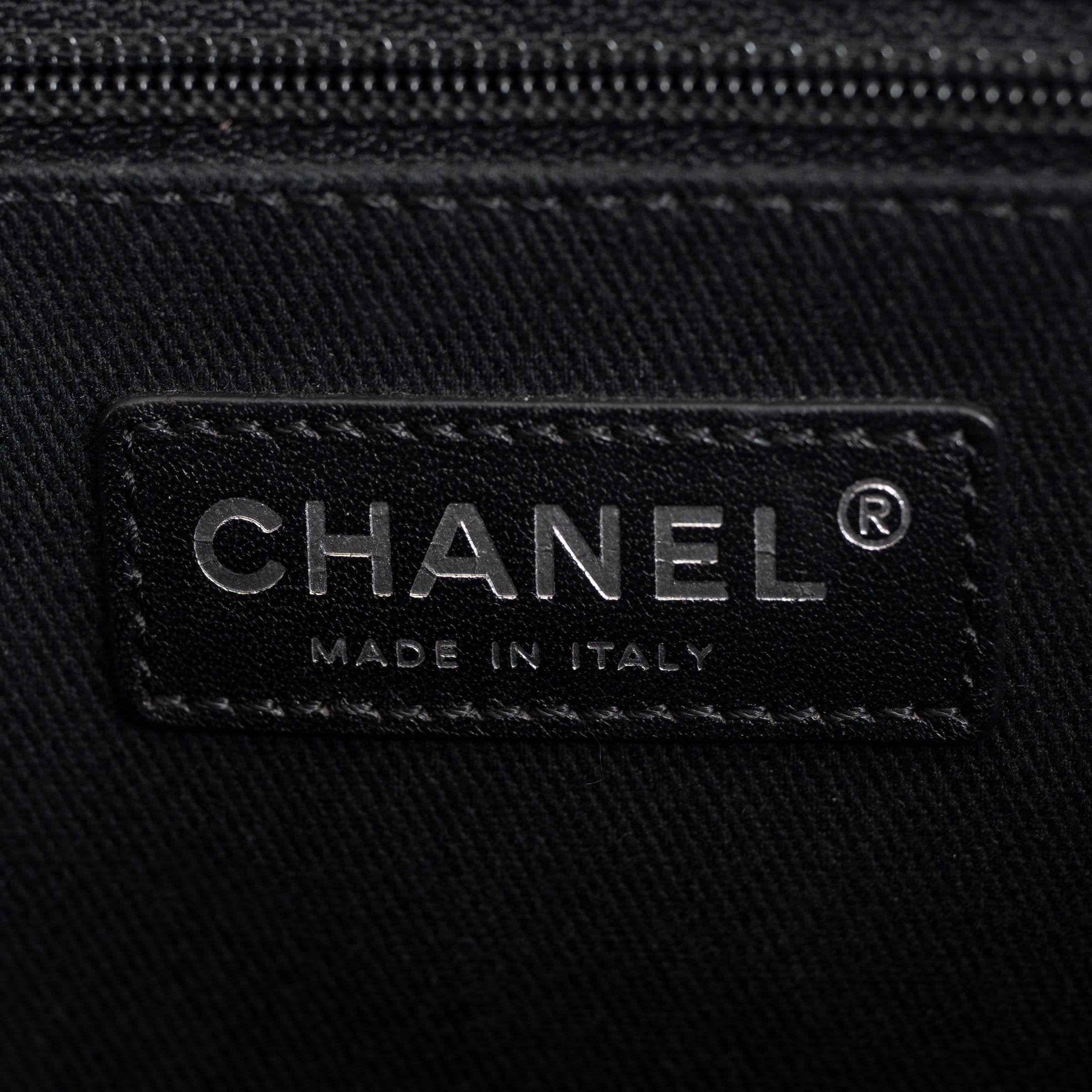 CHANEL black quilted leather IN THE BUSINESS LARGE CAMERA Shoulder Bag For Sale 2