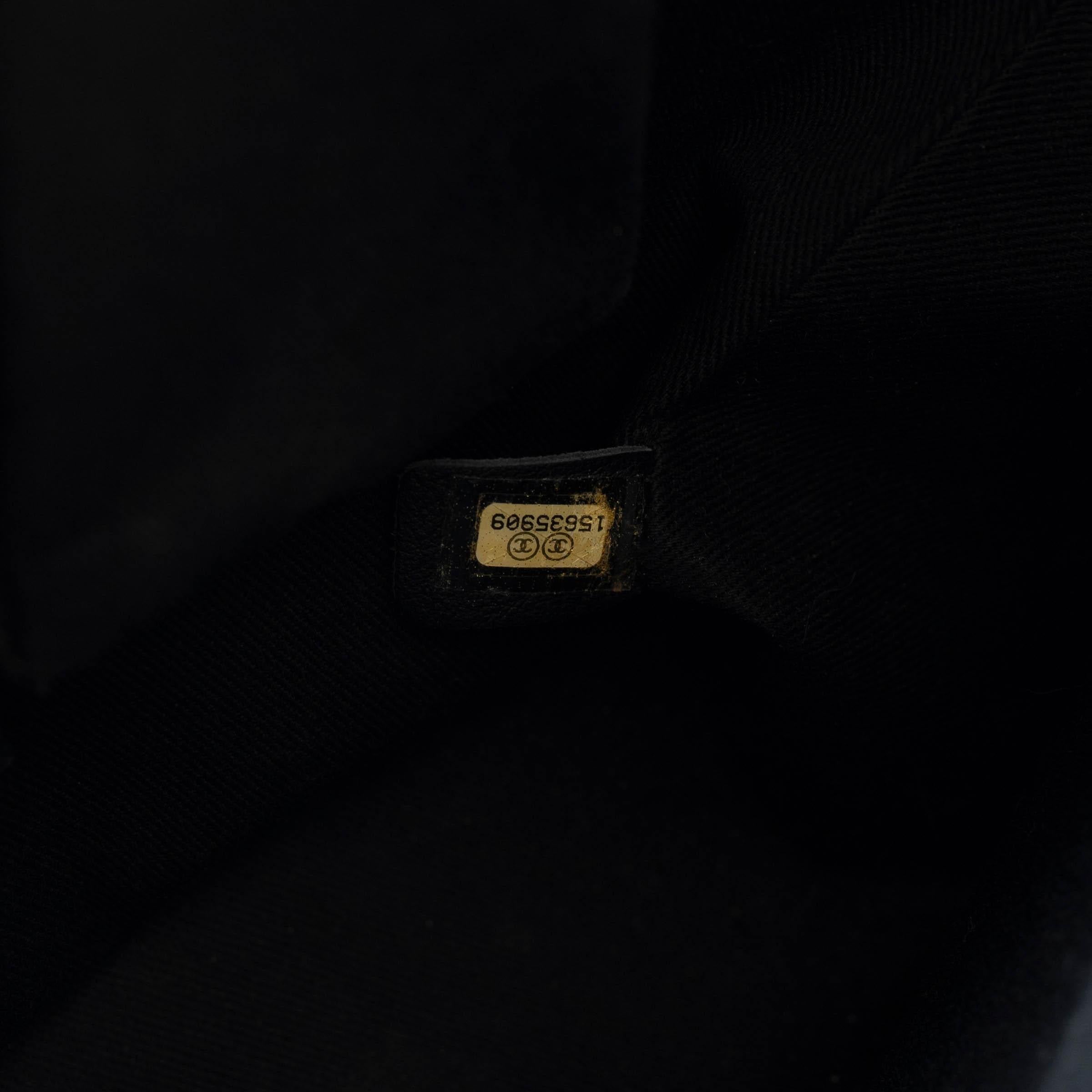CHANEL black quilted leather IN THE BUSINESS LARGE CAMERA Shoulder Bag For Sale 3