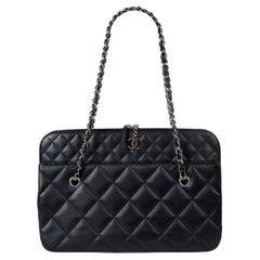 Chanel in pelle nera trapuntata IN THE BUSINESS Borsa a tracolla GRANDE CAMERA
