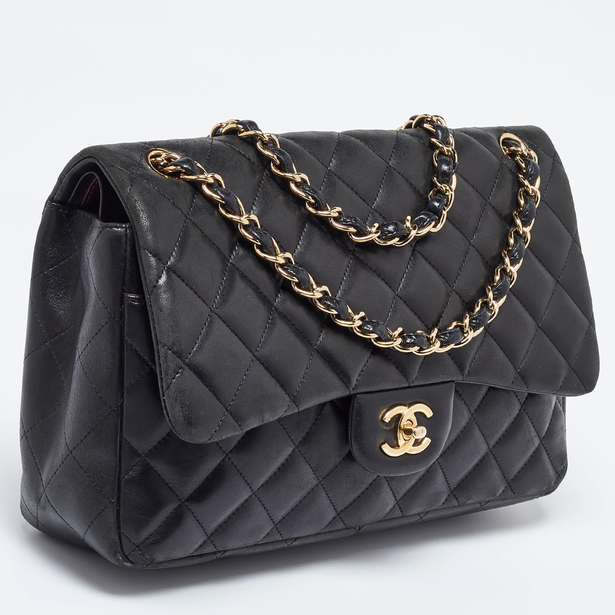 Chanel Negro Acolchado Piel Jumbo Clásico Bolso Doble Solapa en Bastante bueno estado para la venta en Dubai, Al Qouz 2