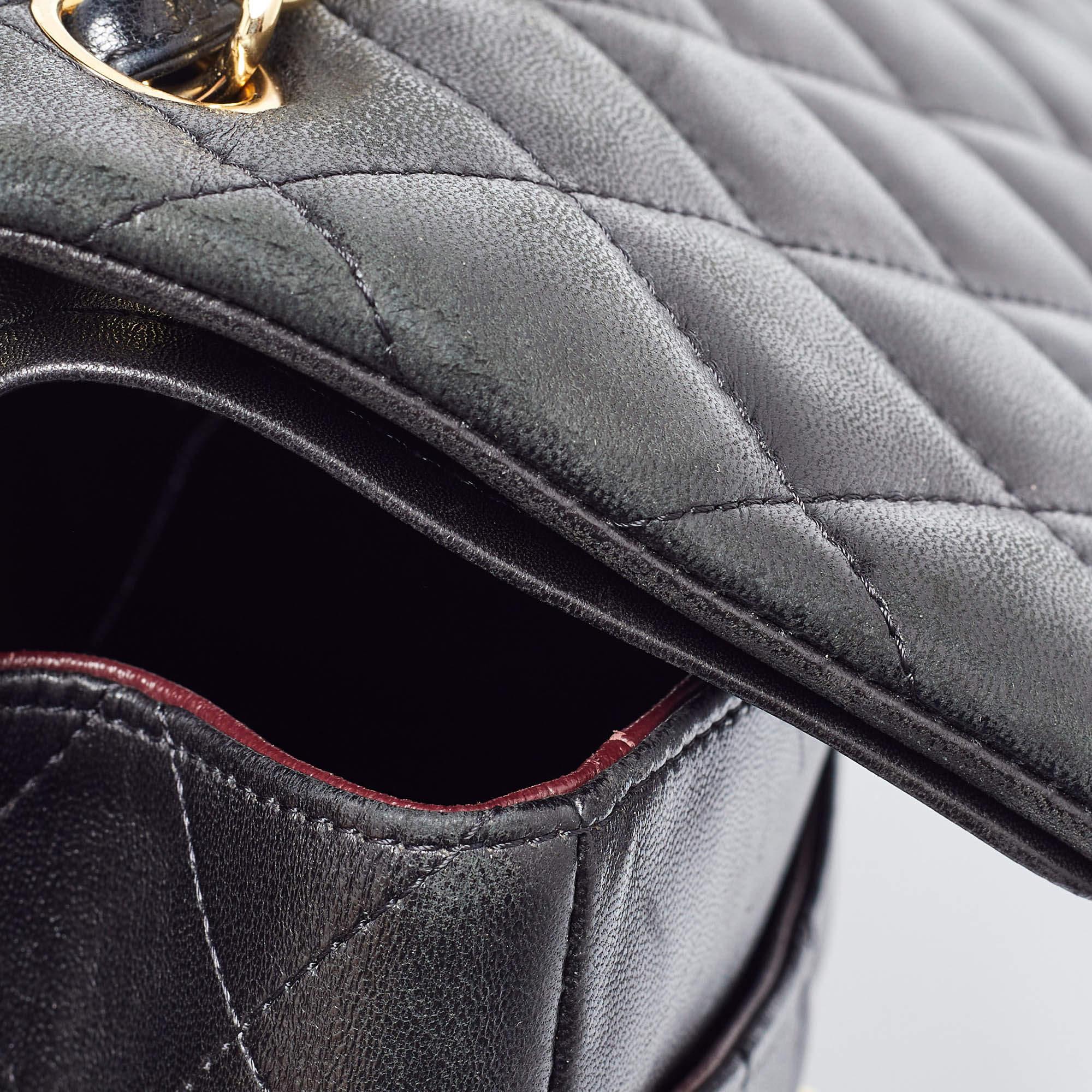 Chanel Negro Acolchado Piel Jumbo Clásico Bolso Doble Solapa en venta 2