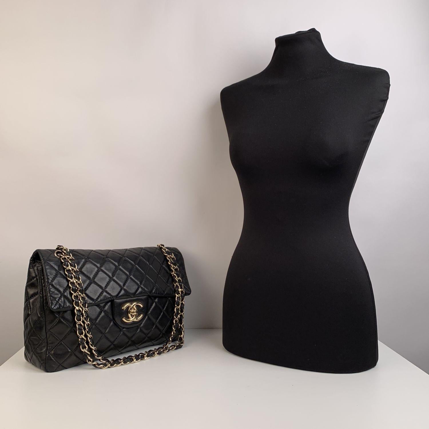 Chanel Black Quilted Leather Jumbo Classic Flap 2.55 Shoulder Bag In Excellent Condition In Rome, Rome