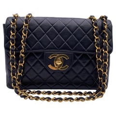 Chanel Schwarze gesteppte Jumbo Classic Flap 2.55 Umhängetasche aus Leder