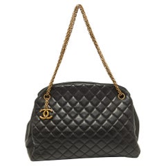 Chanel Schwarze gesteppte Bowlertasche aus Leder Just Mademoiselle