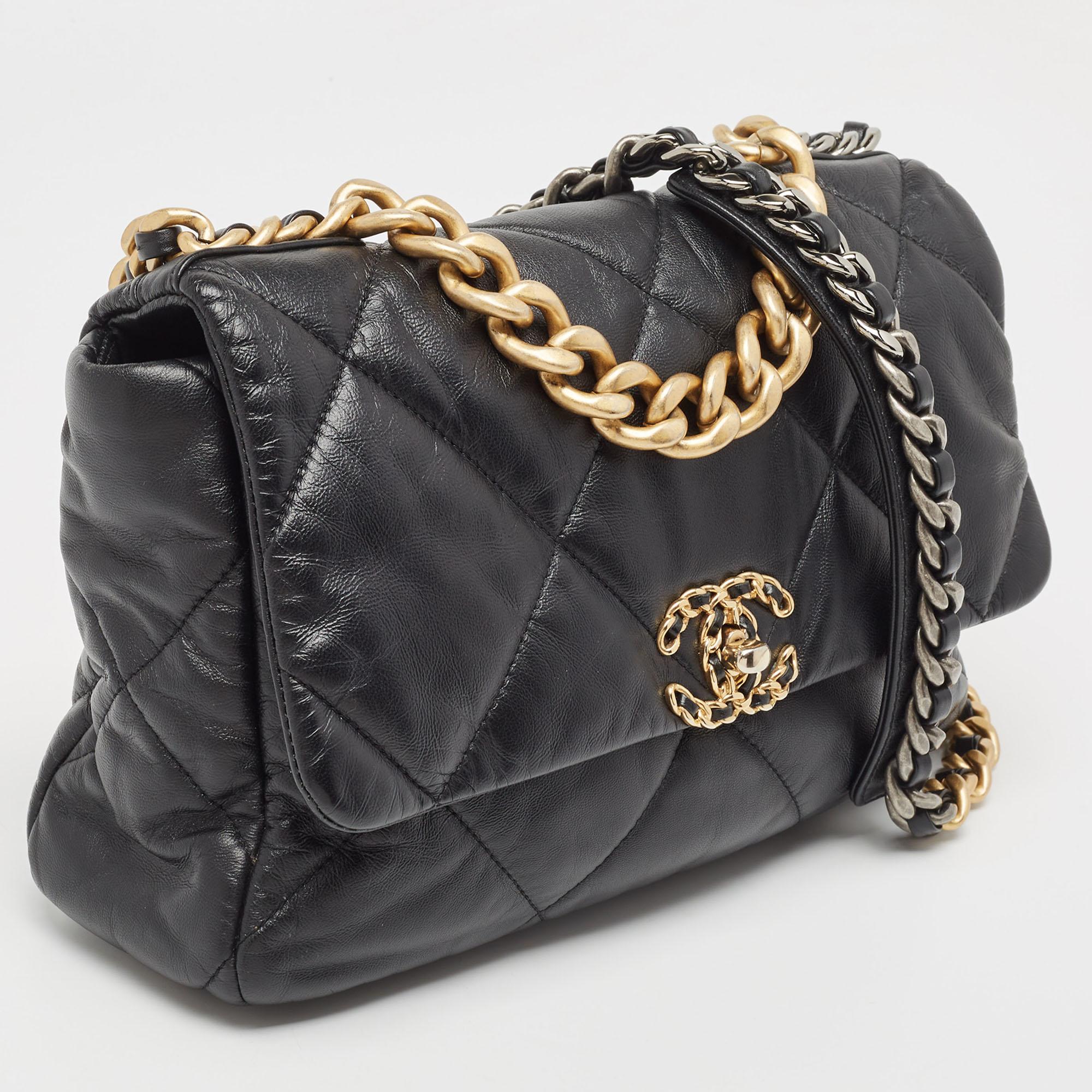 Chanel Schwarze große 19 Klappentasche aus gestepptem Leder im Zustand „Gut“ im Angebot in Dubai, Al Qouz 2