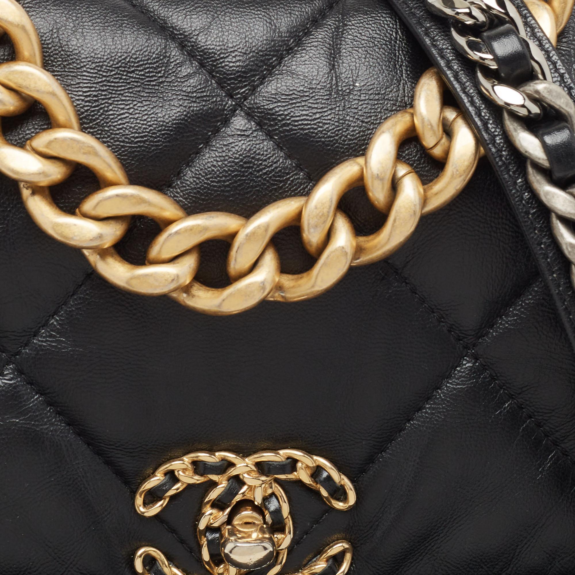 Chanel Schwarze große 19 Klappentasche aus gestepptem Leder Damen im Angebot