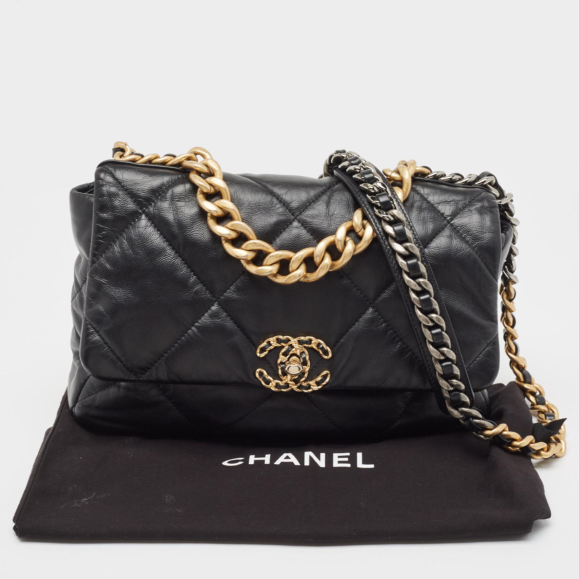 Chanel Schwarze große 19 Klappentasche aus gestepptem Leder im Angebot 1