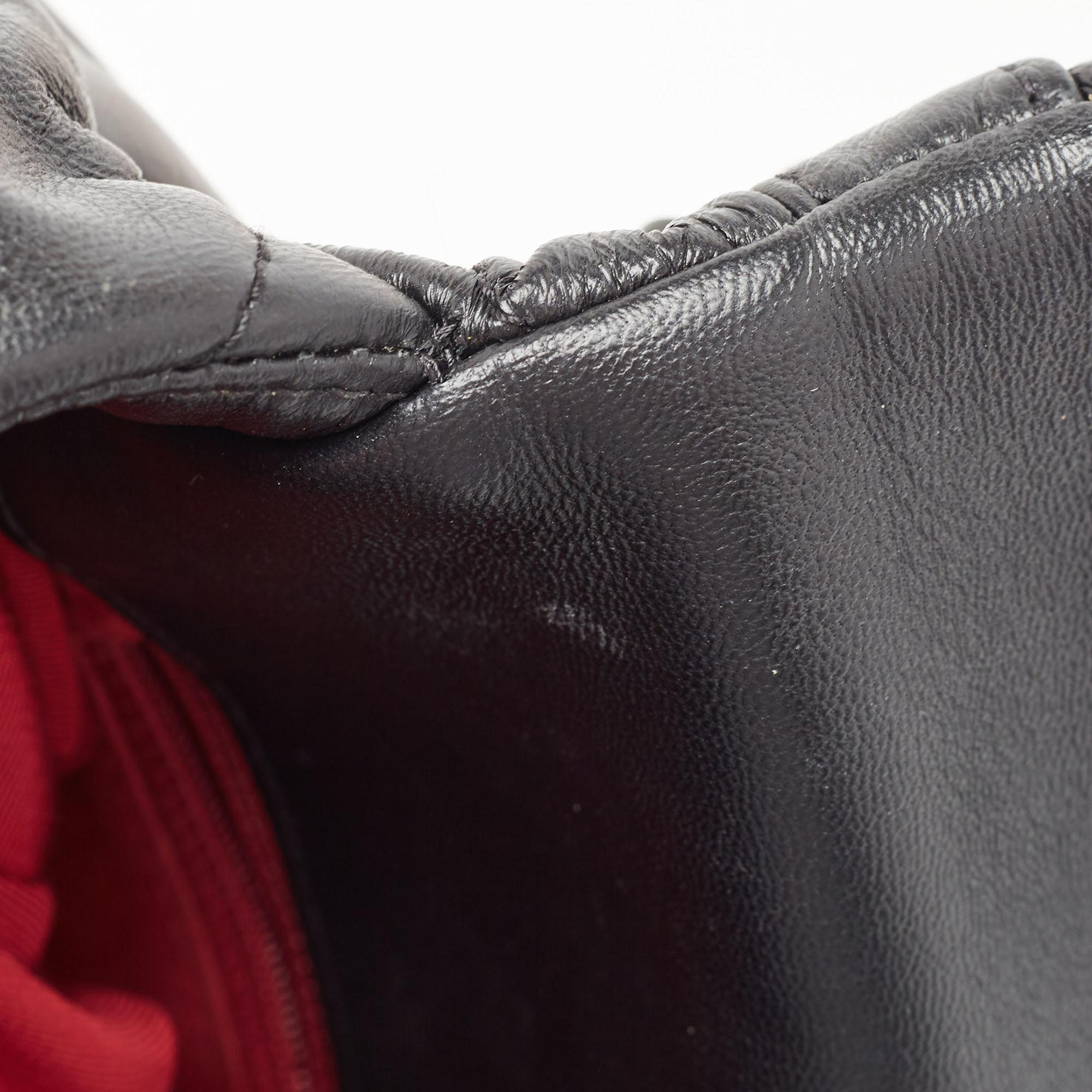 Chanel Schwarze große 19 Klappentasche aus gestepptem Leder im Angebot 3