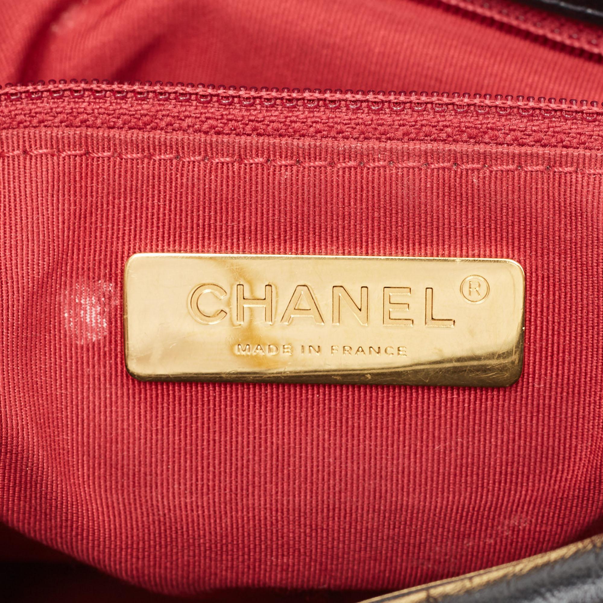 Chanel - Grand sac à rabat 19 en cuir matelassé noir en vente 4