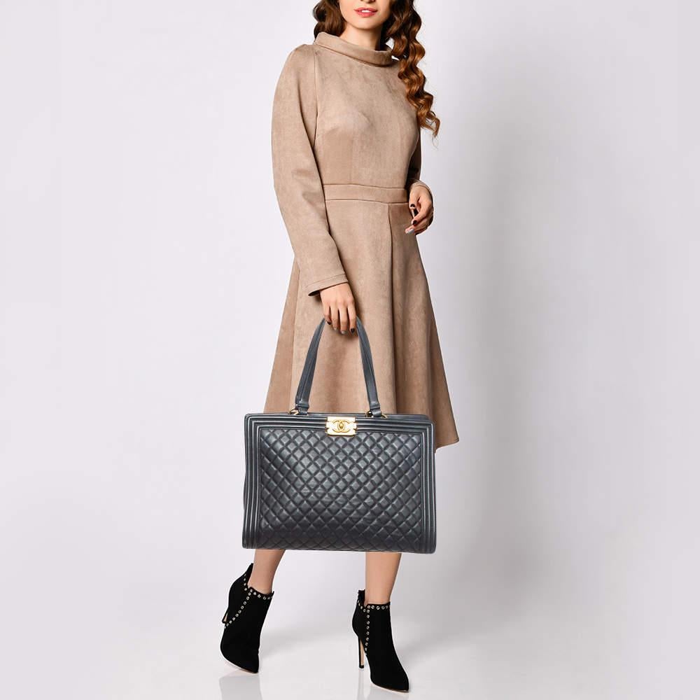 This Chanel tote is a result of blending high crafting skills with a practical design. It arrives with a durable exterior completed by luxe detailing. It is an accessory that you can count on.