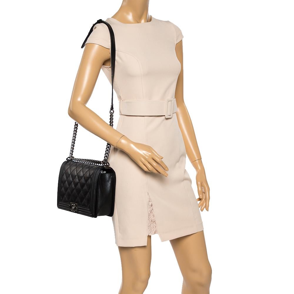 Every Chanel creation deserves to be etched with honor in the history of fashion as it carries an irreplaceable style. Like this stunner of a Boy Flap that has been exquisitely crafted from leather. It does not only bring a lovely black shade but