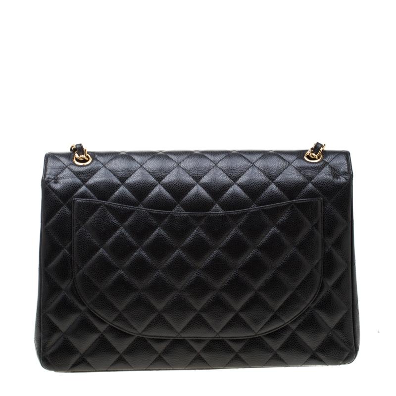 We are in absolute awe of this Classic Double Flap bag from Chanel as it is appealing in a surreal way. Crafted from leather it features the iconic quilted pattern. It has a chain and leather interwoven strap along with the CC twist lock closure in