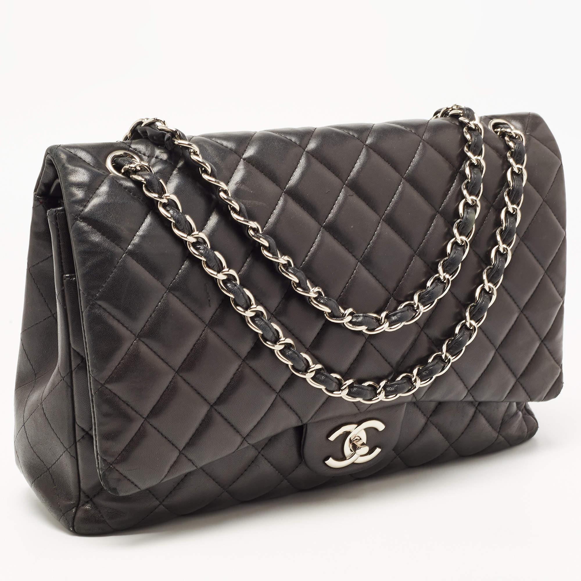 Chanel Black Quilted Leather Maxi Classic Double Flap Bag In Good Condition For Sale In Dubai, Al Qouz 2