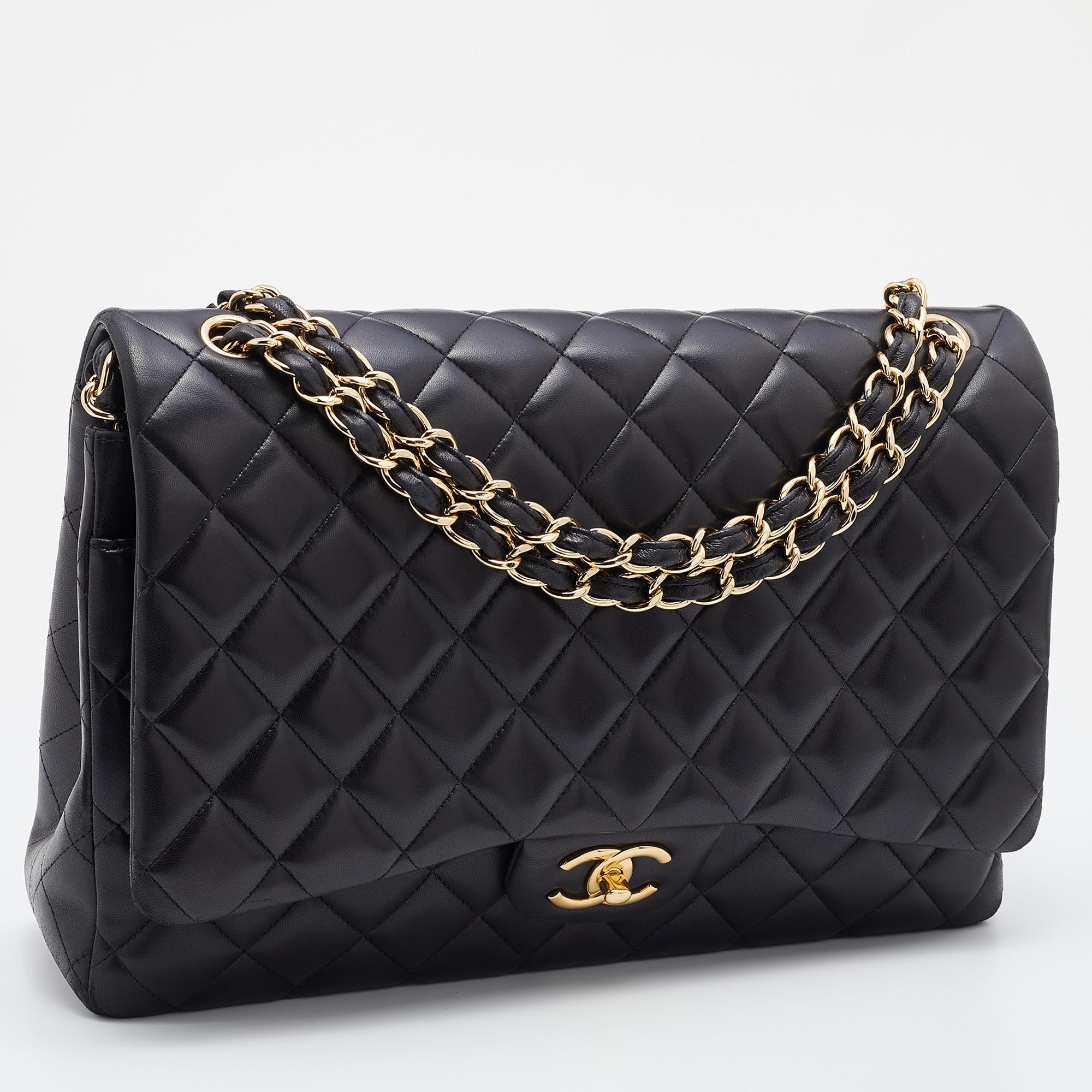Chanel Black Quilted Leather Maxi Classic Double Flap Bag In Good Condition In Dubai, Al Qouz 2