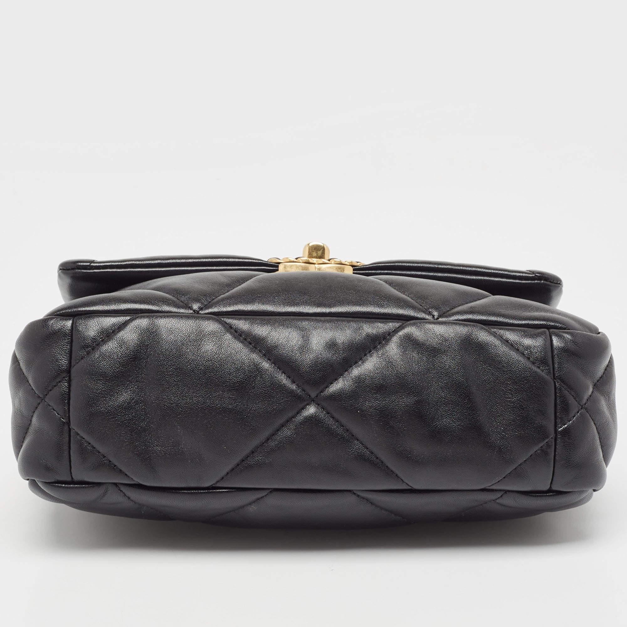 Chanel Black Quilted Leather Medium 19 Flap Bag In Good Condition In Dubai, Al Qouz 2